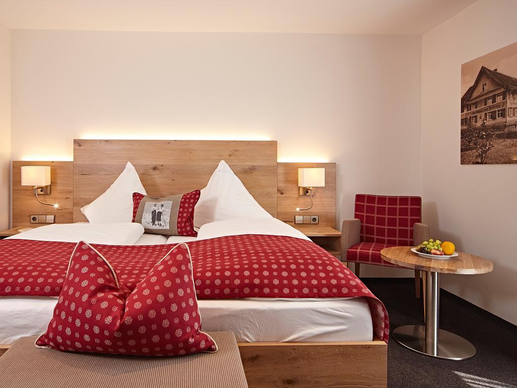 Landhotel Mohren Шварценбах Экстерьер фото